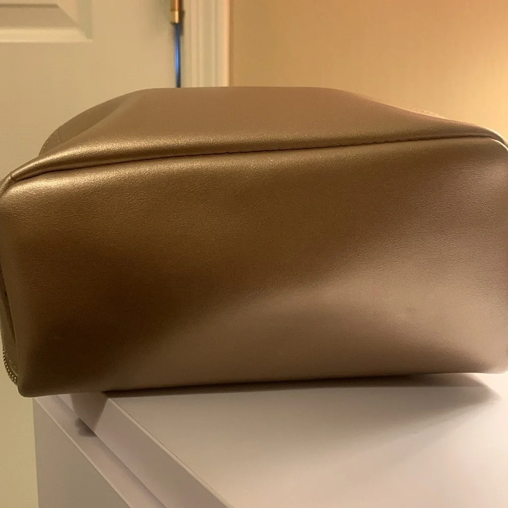 NEW Bloomingdale’s Rose Gold Zip Beauty Pouch - Picture 7 of 7
